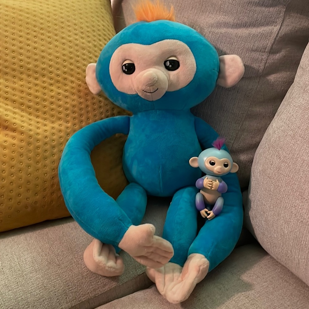 2 Fingerlings Big Blue 1 is Boris and the Aqua 1 is Ombré Ava. Both talk.